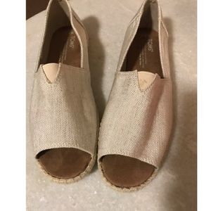 Tom’s open toe shoe size 8.5